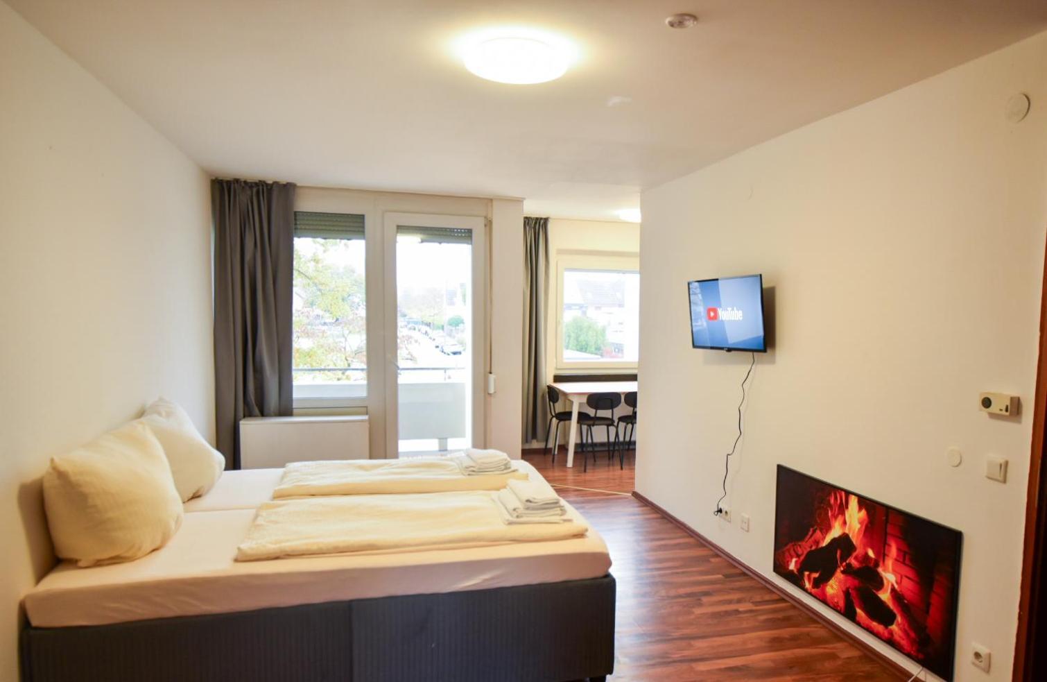 Hotel Im Natur Mit Eigene Kueche Bad Balkon Parkplatz Netflix Nuremberg ภายนอก รูปภาพ